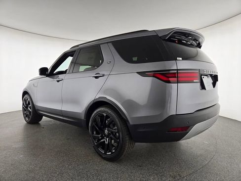 New 2025 Land Rover Discovery S image 6