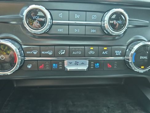 Used 2023 Ford F250 Lariat w/ Lariat Ultimate Package AWD/4WD image 24