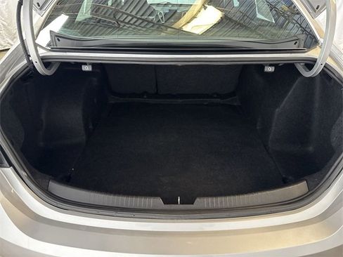 Used 2022 Chevrolet Malibu LT image 24