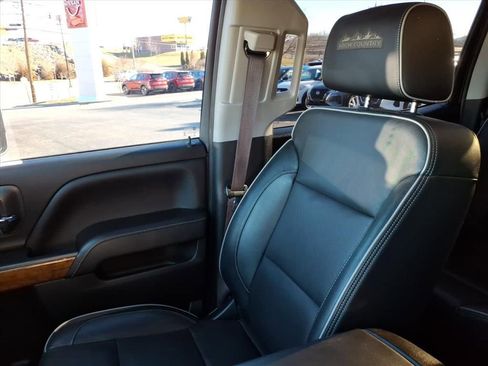 Used 2017 Chevrolet Silverado 2500 High Country w/ Duramax Plus Package image 28