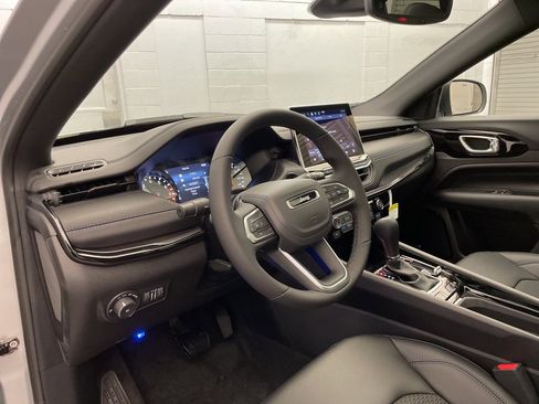 New 2025 Jeep Compass Latitude w/ Sun & Sound Group image 14