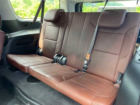 Used 2020 Chevrolet Suburban Premier w/ Premier Plus Edition image 11