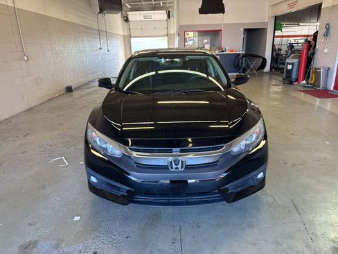 Used 2018 Honda Civic EX-T image 2