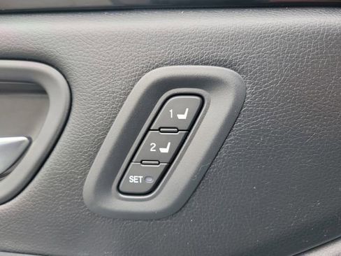 Used 2025 Honda Pilot EX-L image 22