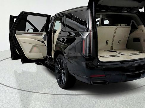 Used 2025 Cadillac Escalade Sport Platinum w/ LPO, ONYX Package AWD/4WD image 11