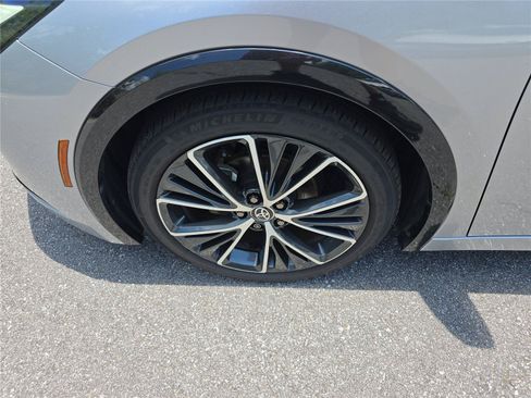 Used 2023 Toyota Prius XLE FWD image 10