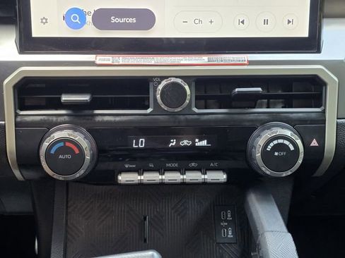 Used 2025 Toyota Tacoma TRD Sport AWD/4WD image 19