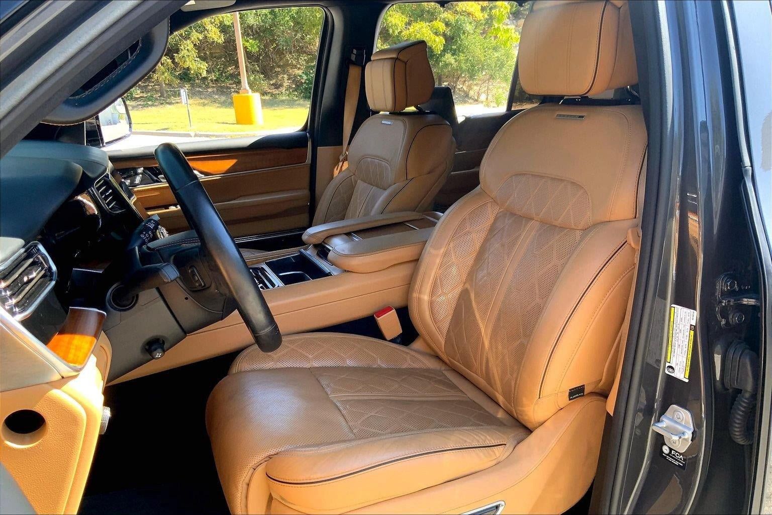 Used 2022 Jeep Grand Wagoneer Series III w/ Rear Seat Video Group 1 AWD/4WD image 23