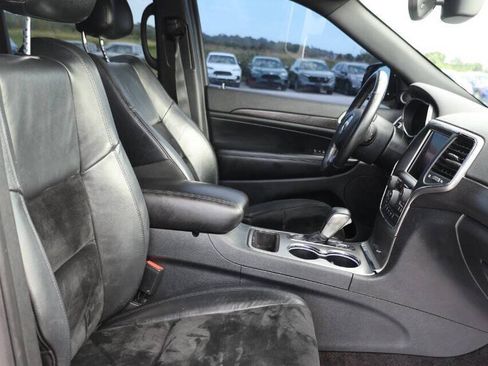 Used 2018 Jeep Grand Cherokee Altitude AWD/4WD image 15