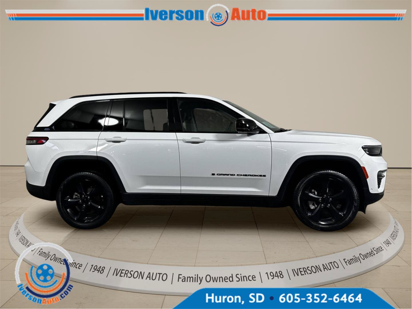 Used 2023 Jeep Grand Cherokee Limited w/ Luxury Tech Group II AWD/4WD image 10