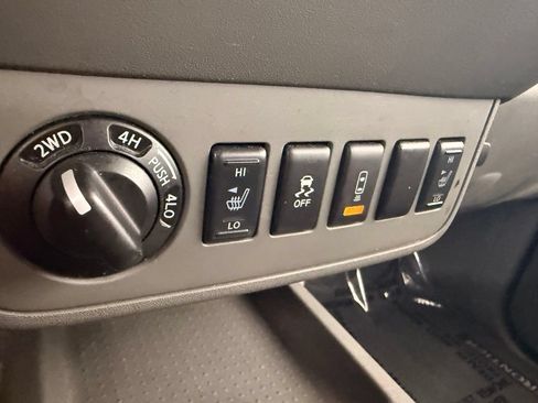 Used 2015 Nissan Frontier SL AWD/4WD image 33