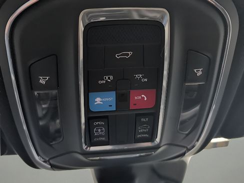 Used 2024 Jeep Grand Cherokee Altitude AWD/4WD image 30