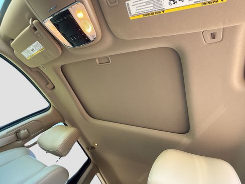 Used 2018 Jeep Grand Cherokee Limited image 26