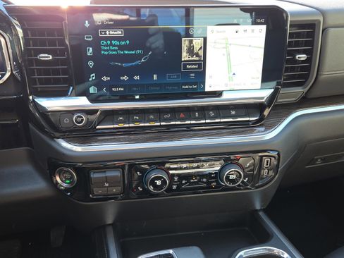 Used 2025 Chevrolet Silverado 1500 LT Trail Boss w/ Convenience Package II AWD/4WD image 25