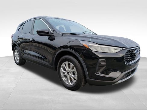 Certified 2023 Ford Escape Active w/ Tech Pack #2 image 3