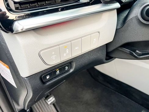 Used 2020 Kia Niro LXS image 38