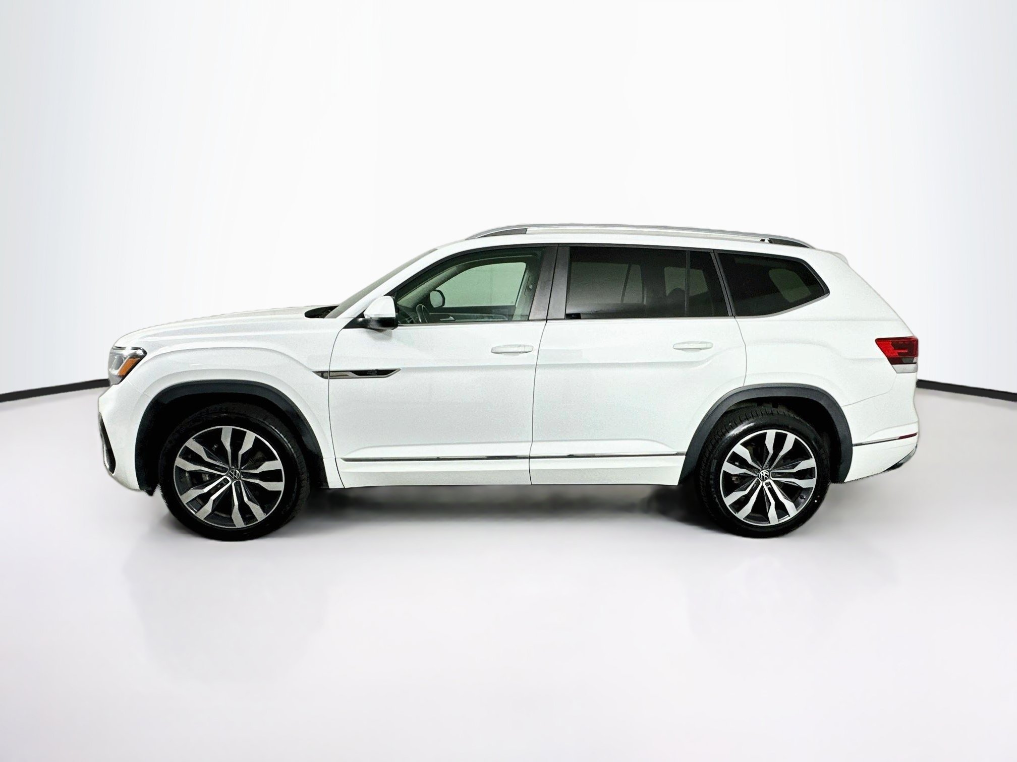 Used 2021 Volkswagen Atlas SEL R-Line FWD image 4