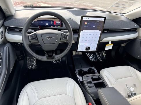 Used 2025 Ford Mustang Mach-E Premium image 9