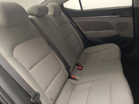 Used 2017 Hyundai Elantra SE image 19