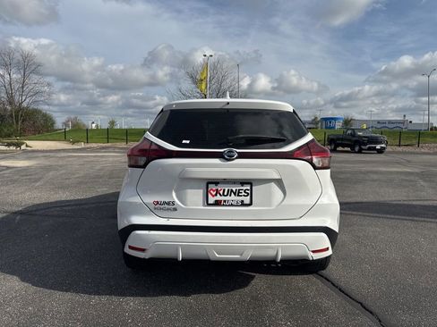 Used 2021 Nissan Kicks S FWD image 4
