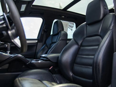 Used 2015 Porsche Cayenne Turbo AWD/4WD image 14
