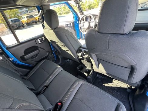 Used 2025 Jeep Gladiator Sport image 27