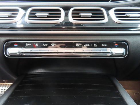 Used 2025 Mercedes-Benz GLS 450 4MATIC image 51