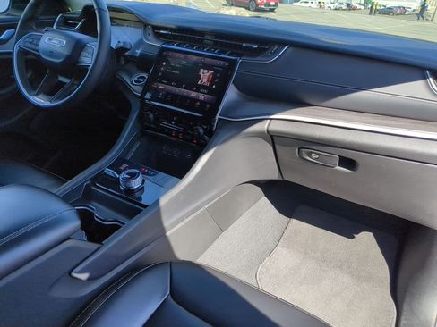 Used 2024 Jeep Grand Cherokee Limited image 32