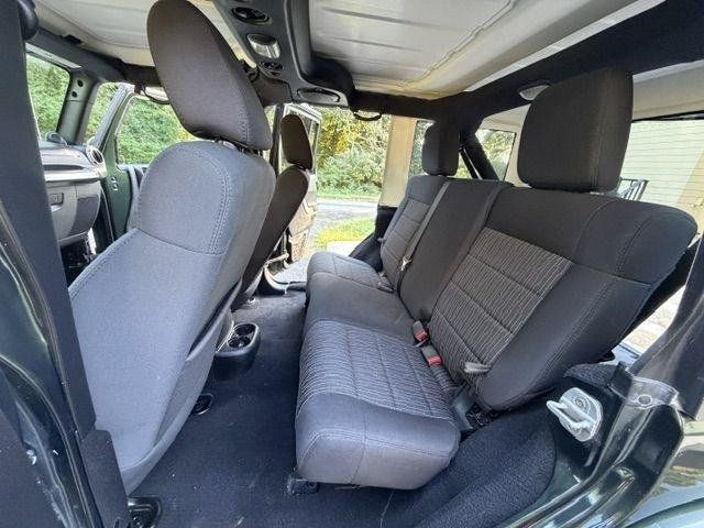Used 2011 Jeep Wrangler Unlimited Sahara w/ Connectivity Group AWD/4WD image 16