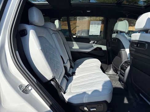 Used 2023 BMW X7 xDrive40i w/ Premium Package image 32