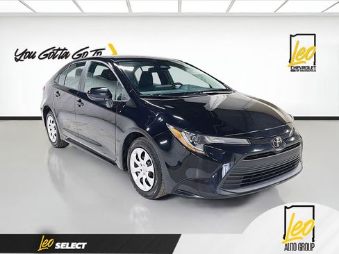 Used 2024 Toyota Corolla LE FWD image 3