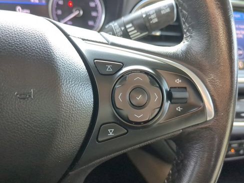 Used 2021 Buick Enclave Essence image 25