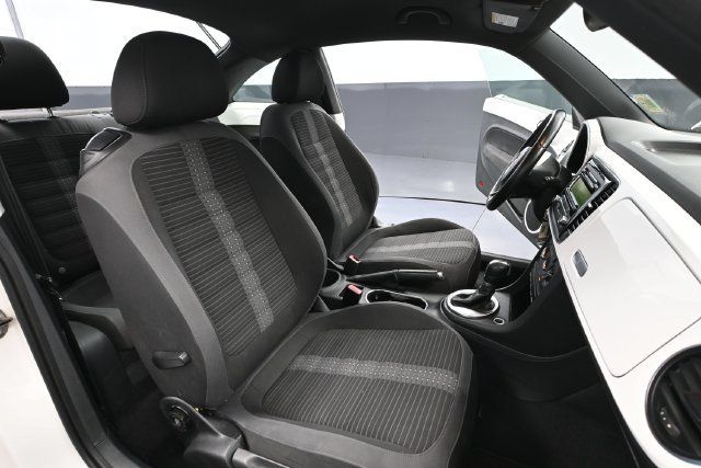 Used 2012 Volkswagen Beetle 2.0T FWD image 28