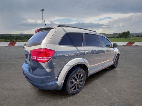 Used 2020 Dodge Journey SE FWD image 3