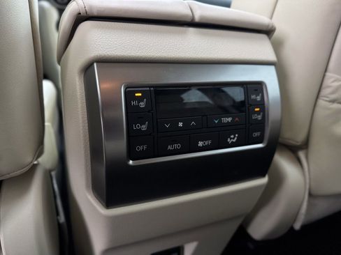 Used 2022 Lexus GX 460 Premium w/ Premium Package image 24