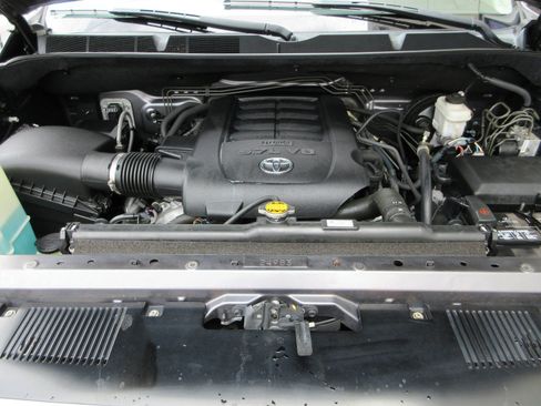 Used 2017 Toyota Tundra SR5 AWD/4WD image 40