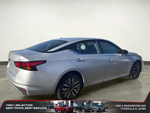 Used 2024 Nissan Altima 2.5 SV image 5