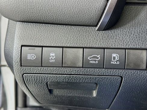 Used 2019 Toyota Camry LE w/ Convenience Package FWD image 15