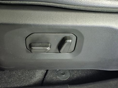 Used 2024 Jeep Wrangler Sahara w/ Technology Group image 15