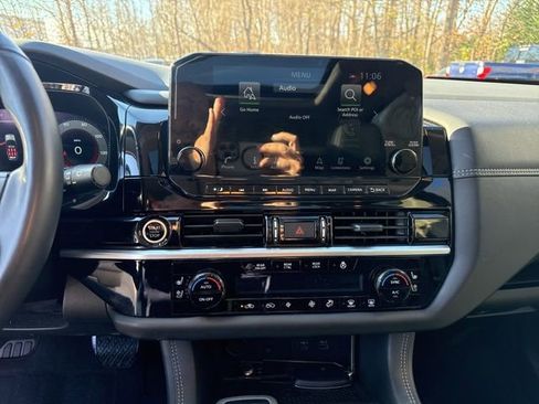 Used 2024 Nissan Pathfinder Platinum w/ Cargo Package image 18