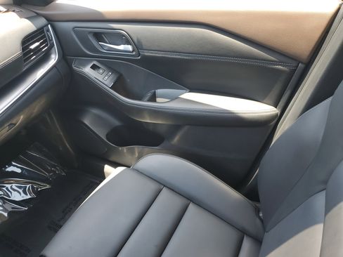 Used 2023 Nissan Rogue SV w/ SV Premium B Package image 12