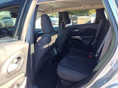 Used 2017 Jeep Cherokee Latitude image 14