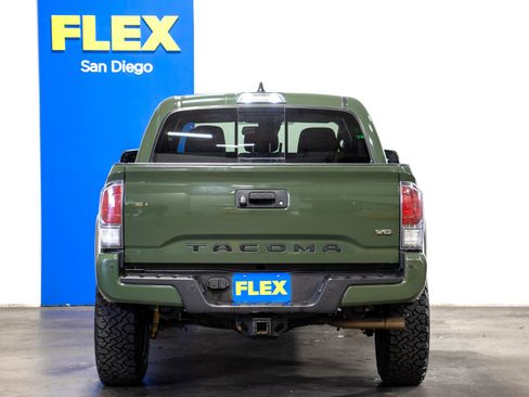 Used 2021 Toyota Tacoma TRD Off-Road w/ Technology Package AWD/4WD image 4