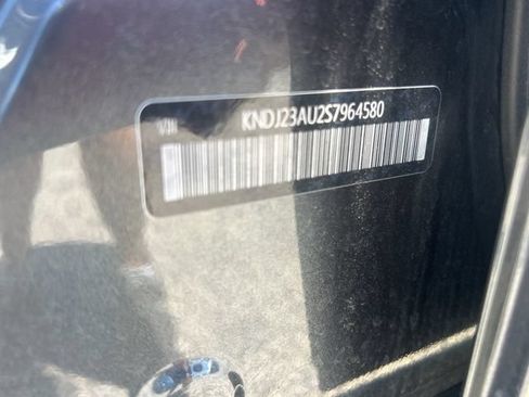 Used 2025 Kia Soul LX w/ LX Technology Package FWD image 32