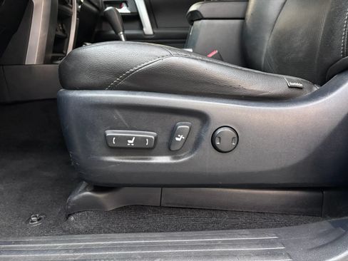 Used 2016 Toyota 4Runner SR5 AWD/4WD image 10
