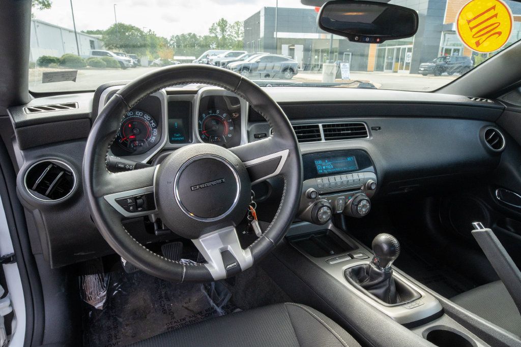 Used 2011 Chevrolet Camaro SS RWD image 14