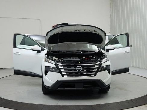 Used 2025 Nissan Rogue SV FWD image 10