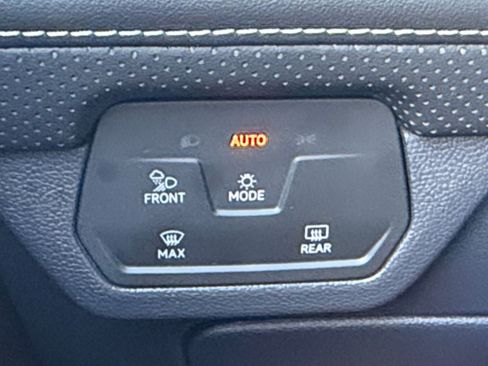 Used 2025 Volkswagen Atlas Cross Sport SE AWD/4WD image 34
