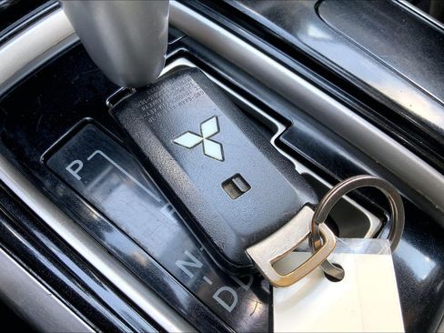 Used 2018 Mitsubishi Outlander SE FWD image 14