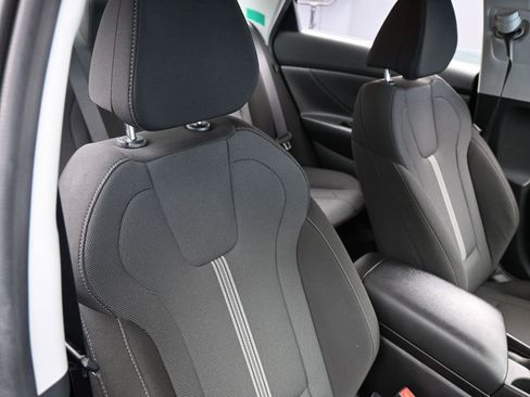 Used 2024 Hyundai Elantra SE image 36